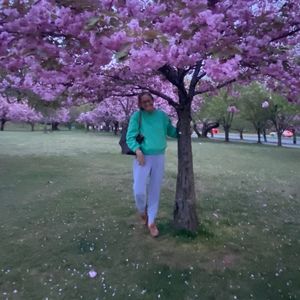 Meet your Posher, Mona